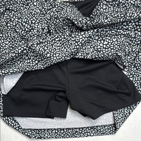 Lou & Grey Cheetah Print
Wanderweave Zip Pocket Skort Sz M - Picture 4 of 8